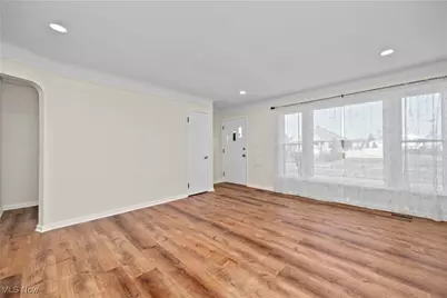 3325 Commonwealth Drive, Parma, OH 44134 - Photo 6