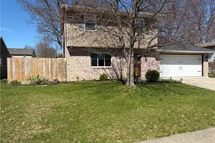 418 Carol Ln, Elyria, OH 44035 - Photo 2