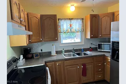 418 Carol Lane, Elyria, OH 44035 - Photo 2