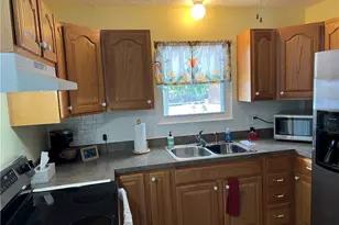 418 Carol Ln, Elyria, OH 44035 - Photo 2