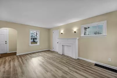 2217 E 32nd Street, Lorain, OH 44055 - Photo 8