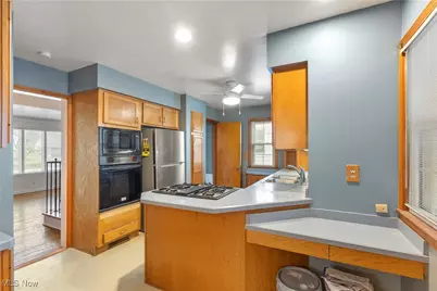 25031 Glenbrook Boulevard, Euclid, OH 44117 - Photo 10