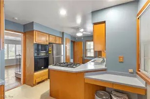 25031 Glenbrook Blvd, Euclid, OH 44117 - Photo 10