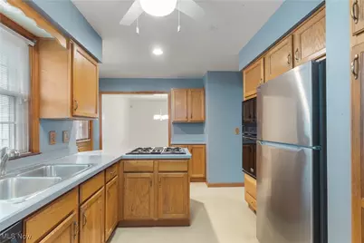 25031 Glenbrook Boulevard, Euclid, OH 44117 - Photo 8