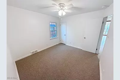 18411 Chagrin Boulevard, Huber Heights, OH 44122 - Photo 2