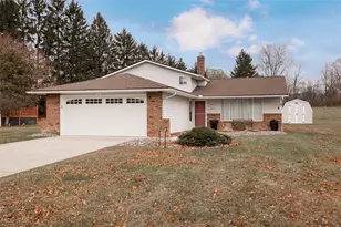 6031 Sunset Dr, Huber Heights, OH 44146 - Photo 2