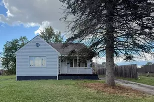 435 Blossom Ave, Campbell, OH 44405 - Photo 2