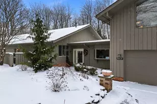 800 Windward Dr, Aurora, OH 44202 - Photo 2