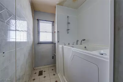 326 Indiana Avenue, Lorain, OH 44052 - Photo 2