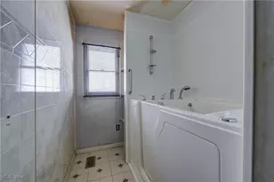 326 Indiana Ave, Lorain, OH 44052 - Photo 2