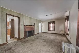 326 Indiana Ave, Lorain, OH 44052 - Photo 6