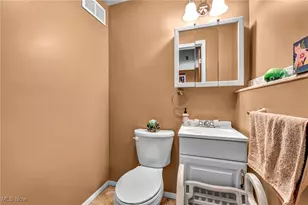 1690 Cloverview Dr, Uniontown, OH 44685 - Photo 30