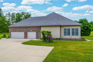 11383 Rolling Meadows Dr, Garrettsville, OH 44231 - Photo 2