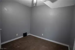 402 Hall Ave, Barberton, OH 44203 - Photo 16