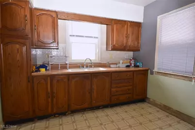 38 S Hartford Avenue, Youngstown, OH 44509 - Photo 6