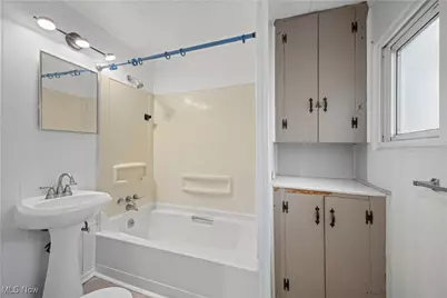 83 S Pleasant Street, Oberlin, OH 44074 - Photo 6