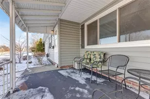 30350 Twin Lakes Dr, Wickliffe, OH 44092 - Photo 2