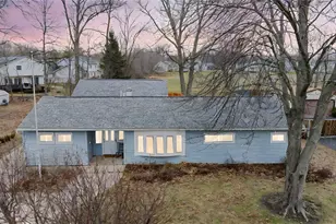 38265 Hurricane Dr, Willoughby, OH 44094 - Photo 2