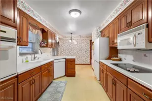 4464 W 224th St, Fairview Park, OH 44126 - Photo 12