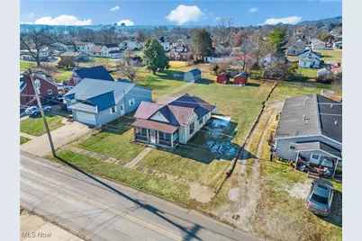 807 Clement Avenue, Belpre, OH 45714 - Photo 2