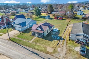 807 Clement Ave, Belpre, OH 45714 - Photo 2