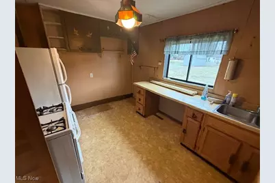 807 Clement Avenue, Belpre, OH 45714 - Photo 12