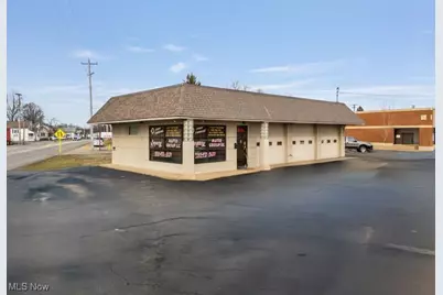 2105 Columbus Road NE, Canton, OH 44705 - Photo 2