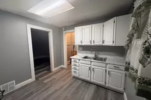 1476 Clermont Rd, Loveland, OH 44110 - Photo 8