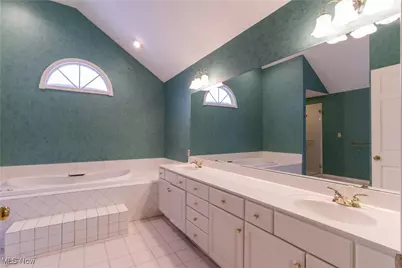 8955 Stoneybrook Drive, Grandview Heights, OH 44147 - Photo 36