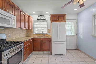 884 Blanding Avenue, Akron, OH 44310 - Photo 14