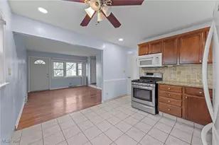 884 Blanding Ave, Akron, OH 44310 - Photo 10