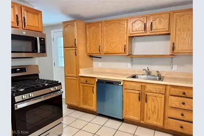 707 Vermont Drive, Lorain, OH 44052 - Photo 6