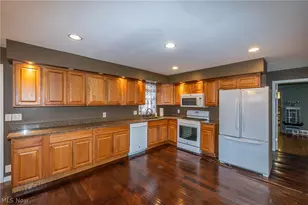 490 Mapleview Dr, Green Hills, OH 44131 - Photo 8