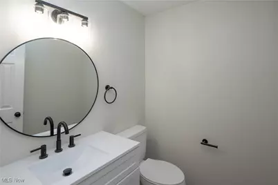 2218 Hiddenbrook Street NE, Canton, OH 44721 - Photo 24