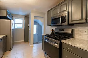 1856 17th St, Cuyahoga Falls, OH 44223 - Photo 8