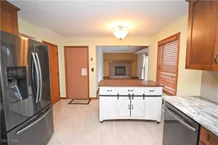 583 Wyndclift Cir, Austintown, OH 44515 - Photo 12