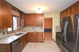 583 Wyndclift Cir, Austintown, OH 44515 - Photo 14