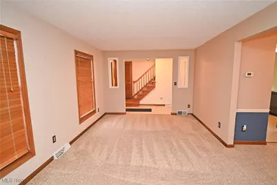 583 Wyndclift Circle, Austintown, OH 44515 - Photo 4