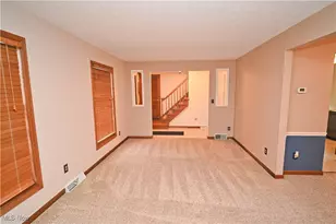 583 Wyndclift Cir, Austintown, OH 44515 - Photo 4