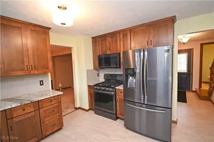 583 Wyndclift Cir, Austintown, OH 44515 - Photo 16