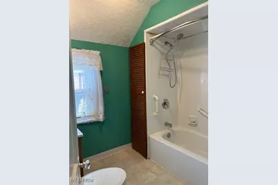 97 8th Street NW, Barberton, OH 44203 - Photo 8