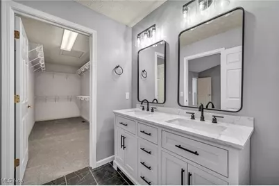 9642 Sunray Drive, Olmsted Twp, OH 44138 - Photo 8