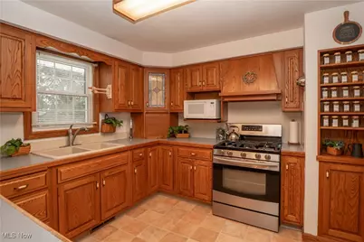 7463 Bentler Avenue NE, Canton, OH 44721 - Photo 8