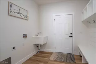 8421 Wadsworth Rd, Wadsworth, OH 44281 - Photo 24