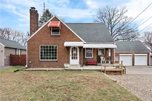 162 Perry Dr NW, Canton, OH 44708 - Photo 1