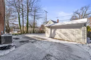 422 E 222nd St, Euclid, OH 44123 - Photo 6