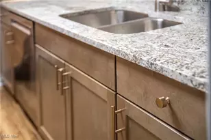 8621 Scenicview Dr, Grandview Heights, OH 44147 - Photo 6