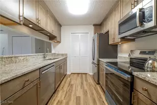 8621 Scenicview Dr, Grandview Heights, OH 44147 - Photo 4