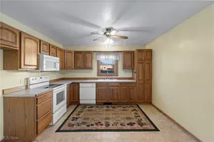 5773 Smith Kramer St NE, Hartville, OH 44632 - Photo 10