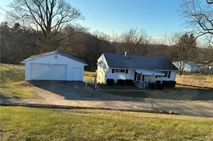 154 Patterson Rd, Weirton, WV 26062 - Photo 2